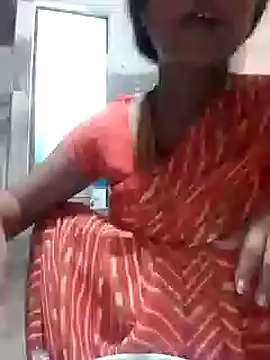 Snapshot of riya_houswife chatting on 12.24.24 riya houswife online show from 12.24.24