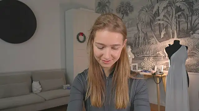 Snapshot of solar_bella chatting on 12.26.24 solar bella online show from 12.26.24