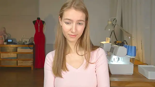 Snapshot of solar_bella chatting on 01.18.25 solar bella online show from 01.18.25