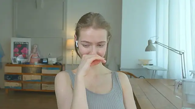 Snapshot of solar_bella chatting on 01.29.25 solar bella online show from 01.29.25