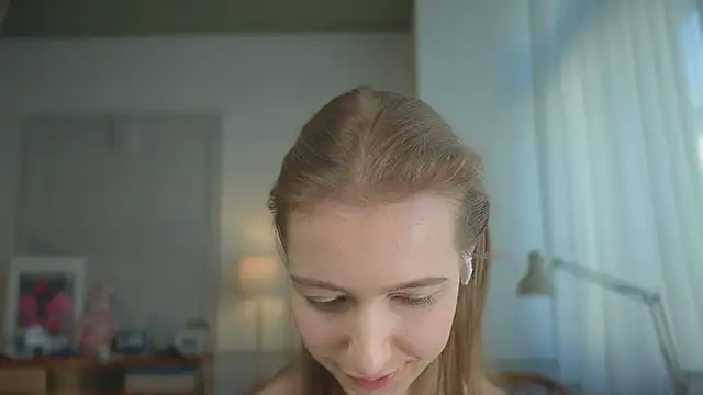 Snapshot of solar_bella chatting on 02.19.25 solar bella online show from 02.19.25