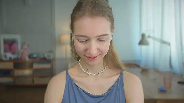 Snapshot of solar_bella chatting on 02.25.25 solar bella online show from 02.25.25