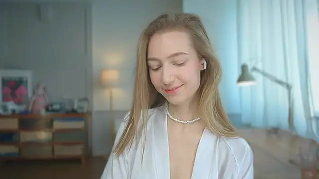 Snapshot of solar_bella chatting on 02.27.25 solar bella online show from 02.27.25