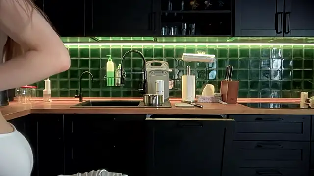 Snapshot of solar_bella chatting on 02.21.26 solar bella online show from 02.21.26