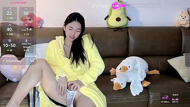 Snapshot of Yilin1999 chatting on 12.14.24 Yilin1999 online show from 12.14.24