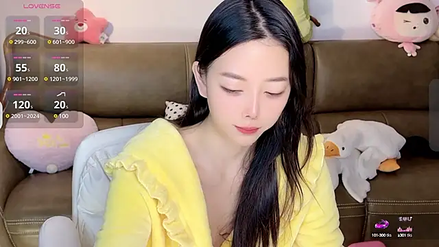 Snapshot of Yilin1999 chatting on 01.19.25 Yilin1999 online show from 01.19.25