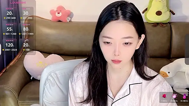 Snapshot of Yilin1999 chatting on 01.24.25 Yilin1999 online show from 01.24.25