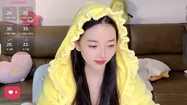 Snapshot of Yilin1999 chatting on 02.26.25 Yilin1999 online show from 02.26.25