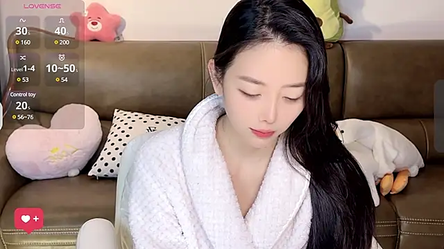 Snapshot of Yilin1999 chatting on 03.08.25 Yilin1999 online show from 03.08.25