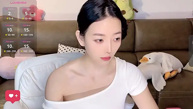 Snapshot of Yilin1999 chatting on 03.08.25 Yilin1999 online show from 03.08.25