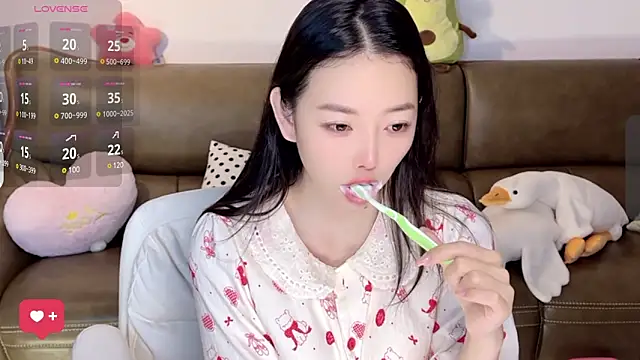 Snapshot of Yilin1999 chatting on 03.09.25 Yilin1999 online show from 03.09.25