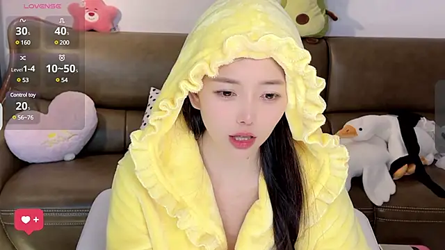 Snapshot of Yilin1999 chatting on 03.09.25 Yilin1999 online show from 03.09.25