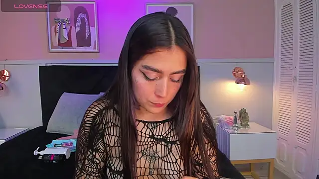 Snapshot of elodie_walker chatting on 10.03.25 elodie walker online show from 10.03.25