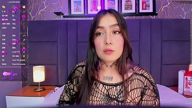 Snapshot of elodie_walker chatting on 10.25.25 elodie walker online show from 10.25.25