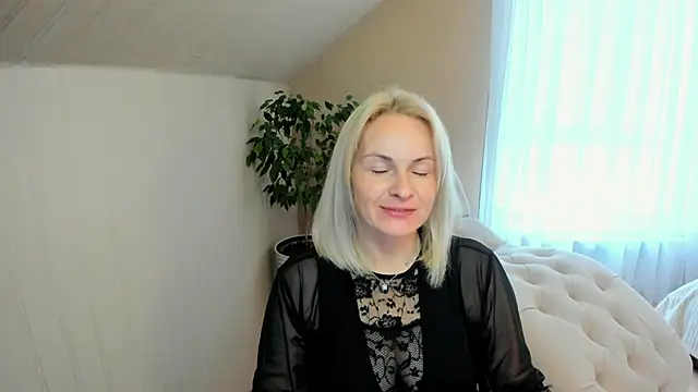 Snapshot of Alicee_Gracee chatting on 12.13.24 Alicee Gracee online show from 12.13.24