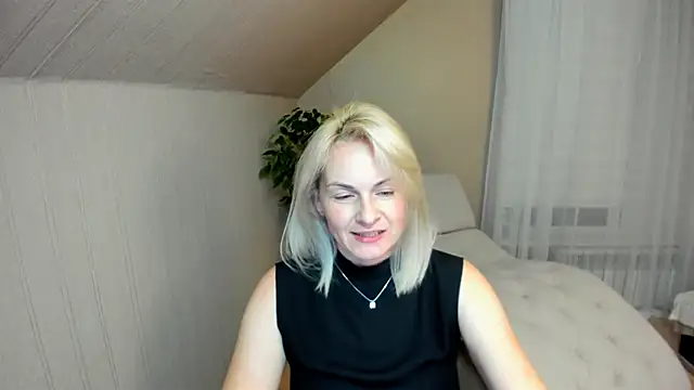 Snapshot of Alicee_Gracee chatting on 12.15.24 Alicee Gracee online show from 12.15.24