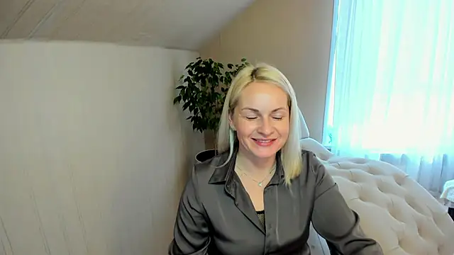 Snapshot of Alicee_Gracee chatting on 12.17.24 Alicee Gracee online show from 12.17.24