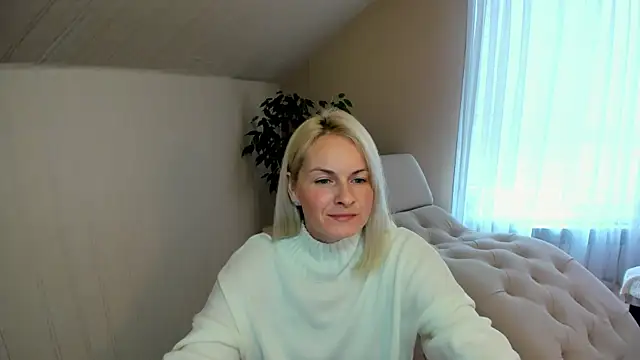 Snapshot of Alicee_Gracee chatting on 12.18.24 Alicee Gracee online show from 12.18.24