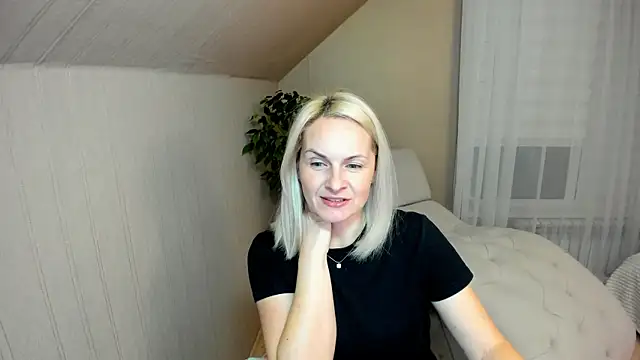 Snapshot of Alicee_Gracee chatting on 12.23.24 Alicee Gracee online show from 12.23.24