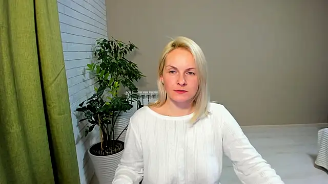 Snapshot of Alicee_Gracee chatting on 01.24.25 Alicee Gracee online show from 01.24.25