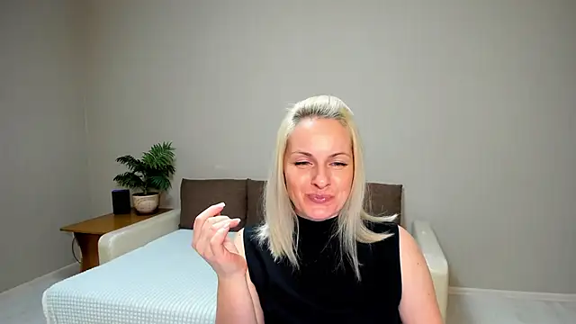 Snapshot of Alicee_Gracee chatting on 01.29.25 Alicee Gracee online show from 01.29.25