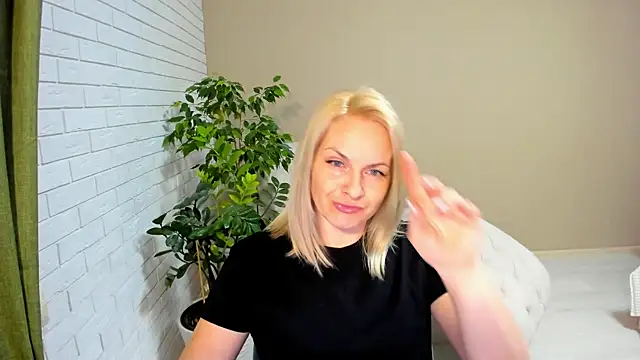 Snapshot of Alicee_Gracee chatting on 02.08.25 Alicee Gracee online show from 02.08.25