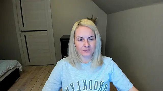 Snapshot of Alicee_Gracee chatting on 02.25.25 Alicee Gracee online show from 02.25.25