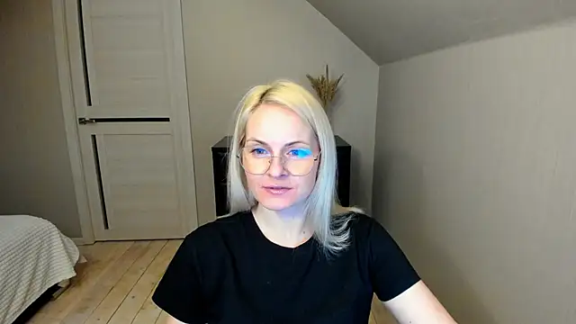 Snapshot of Alicee_Gracee chatting on 02.28.25 Alicee Gracee online show from 02.28.25