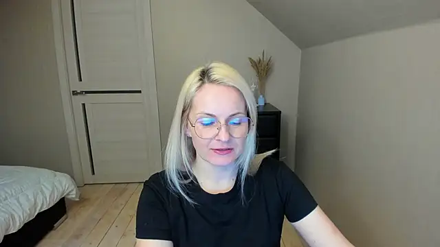 Snapshot of Alicee_Gracee chatting on 03.16.25 Alicee Gracee online show from 03.16.25