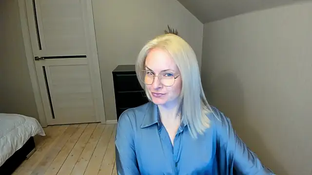 Snapshot of Alicee_Gracee chatting on 03.21.25 Alicee Gracee online show from 03.21.25