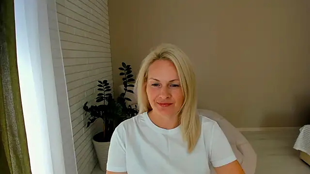 Snapshot of Alicee_Gracee chatting on 09.11.25 Alicee Gracee online show from 09.11.25