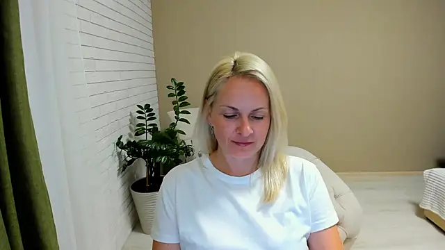 Snapshot of Alicee_Gracee chatting on 09.11.25 Alicee Gracee online show from 09.11.25