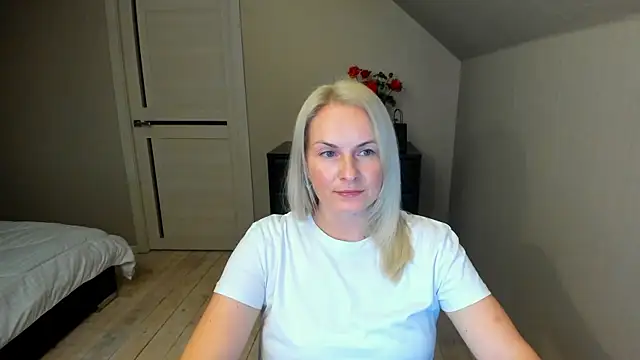 Snapshot of Alicee_Gracee chatting on 10.04.25 Alicee Gracee online show from 10.04.25