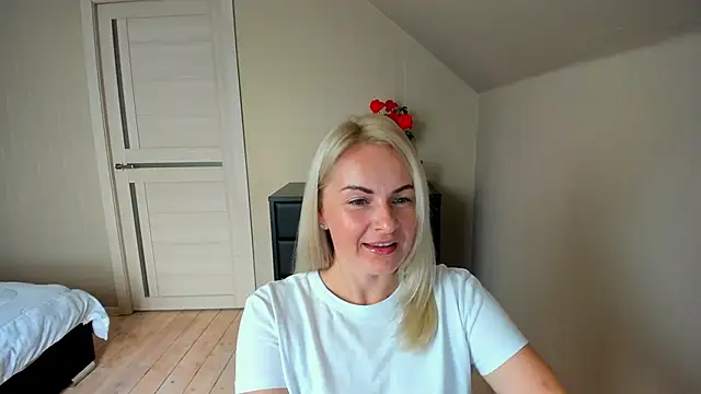 Snapshot of Alicee_Gracee chatting on 10.06.25 Alicee Gracee online show from 10.06.25