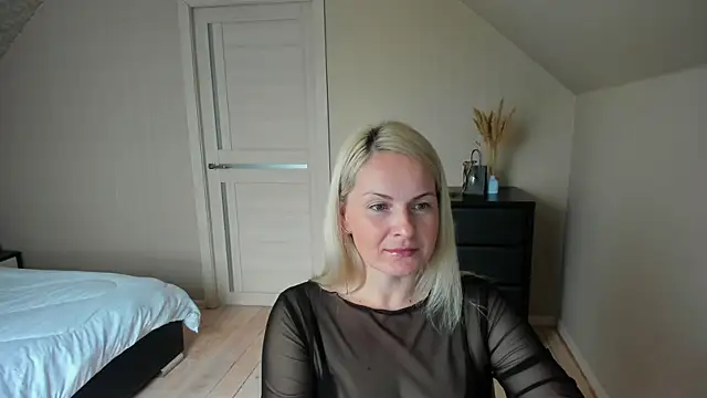 Snapshot of Alicee_Gracee chatting on 10.31.25 Alicee Gracee online show from 10.31.25