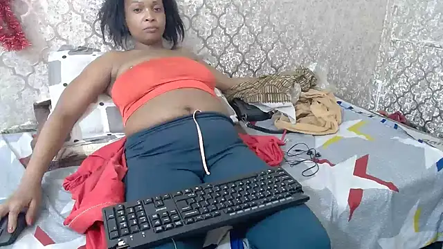 MaximTease24 online show from 02.18.25