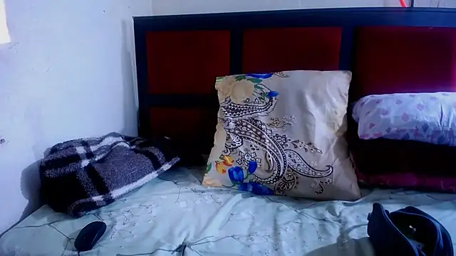 MaximTease24 online show from 10.12.25