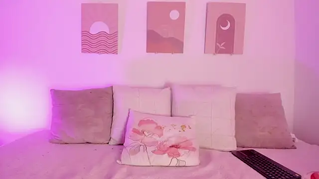 Snapshot of Mia_Heartt chatting on 01.09.25 Mia Heartt online show from 01.09.25