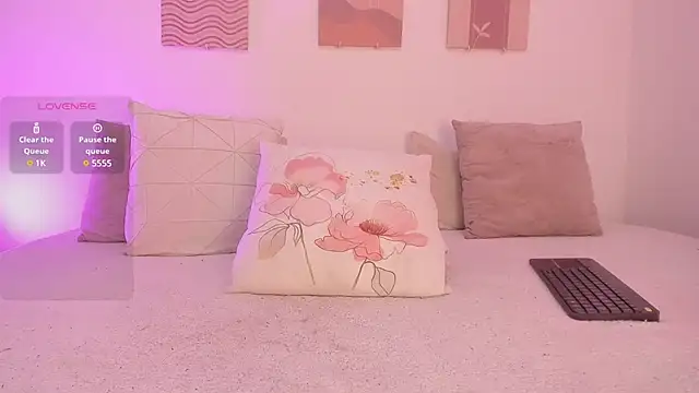 Snapshot of Mia_Heartt chatting on 02.09.25 Mia Heartt online show from 02.09.25