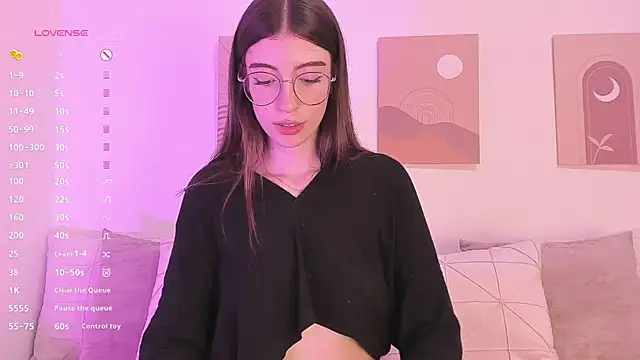 Snapshot of Mia_Heartt chatting on 03.18.25 Mia Heartt online show from 03.18.25