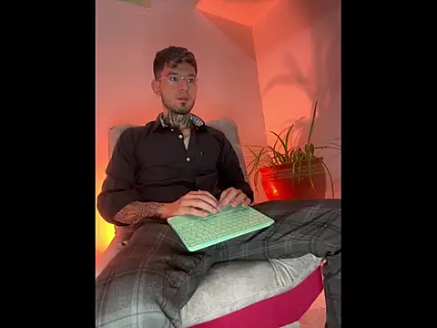 Anthony-Martin online show from 11.04.25