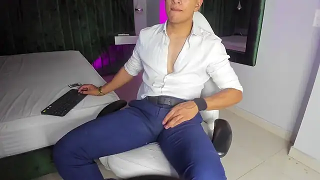 Lucii fer  online show from 10.17.25