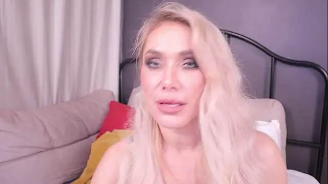 IsadoraDunkan online show from 03.20.25