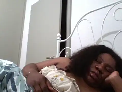 Snapshot of bonbonaumiel chatting on 12.12.24 bonbonaumiel online show from 12.12.24