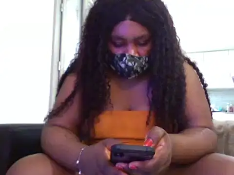 Snapshot of bonbonaumiel chatting on 12.18.24 bonbonaumiel online show from 12.18.24