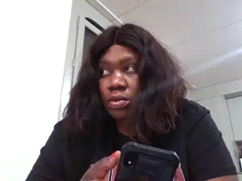 Snapshot of bonbonaumiel chatting on 12.27.24 bonbonaumiel online show from 12.27.24