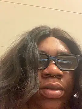 Snapshot of bonbonaumiel chatting on 01.04.25 bonbonaumiel online show from 01.04.25