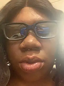 Snapshot of bonbonaumiel chatting on 01.05.25 bonbonaumiel online show from 01.05.25