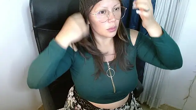 Snapshot of miss_evoleth2 chatting on 06.21.26 miss evoleth2 online show from 06.21.26