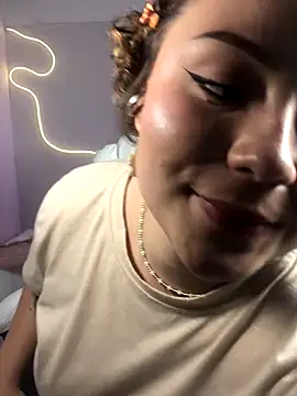 Snapshot of karlahush chatting on 10.17.25 karlahush online show from 10.17.25